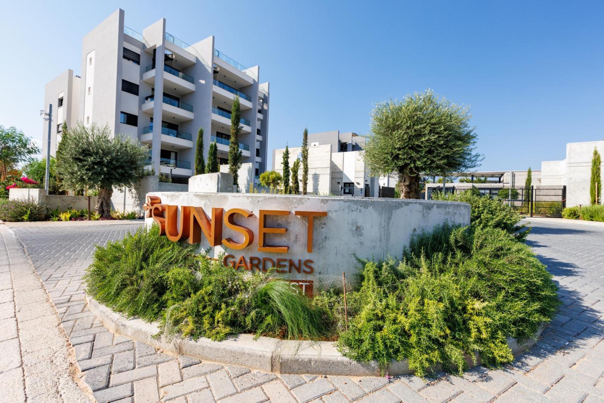 Sunset Gardens - Holiday Apartments - By Tlv Living Limassol Exterior photo